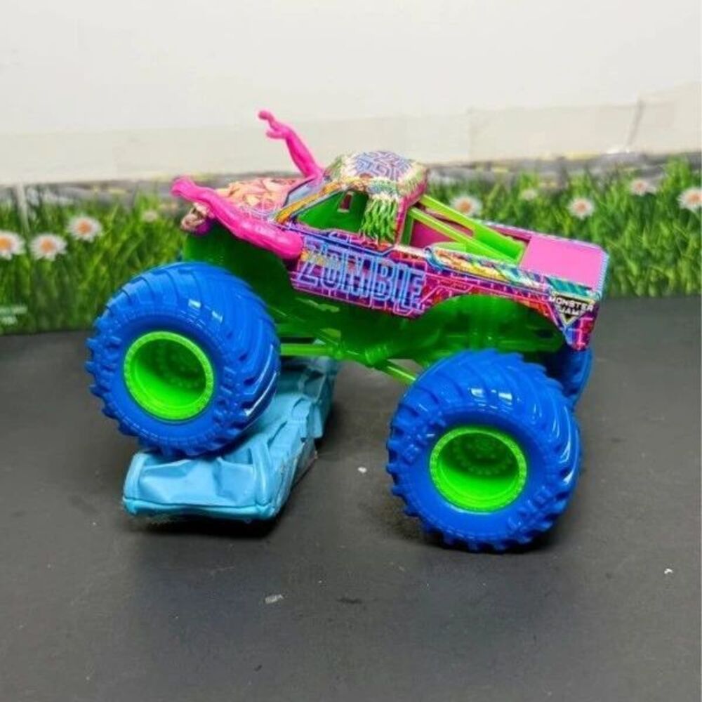 Custom Monster Jam Cyberflare Zombie Pink Blue Green 1:64 Monster Truck